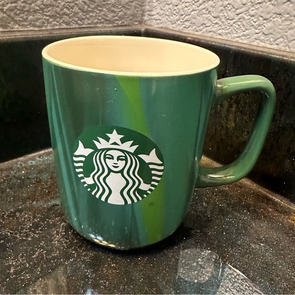 Starbucks Variegated Green Holiday 2022 Coffee Mug 15 oz - Picture 1 of 6